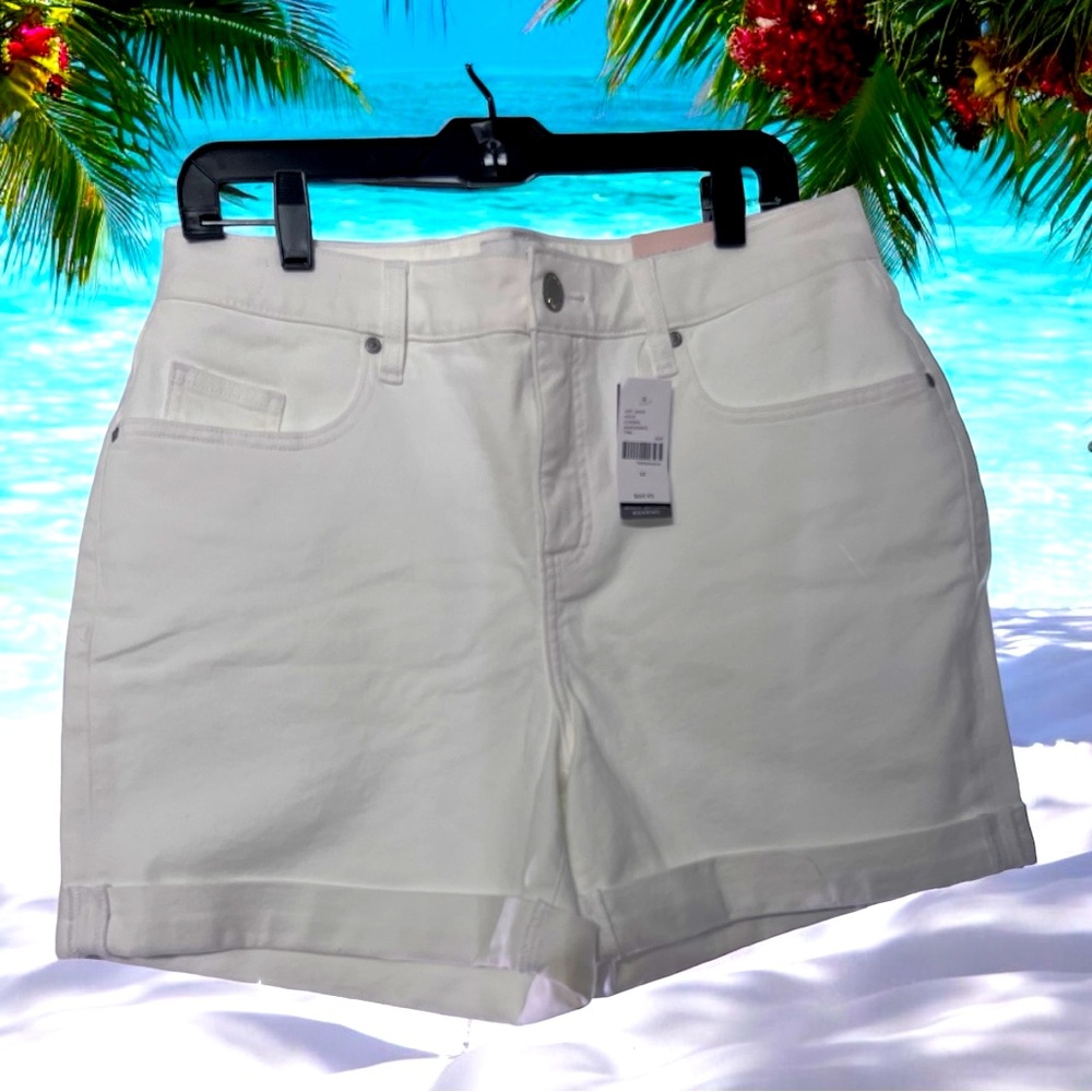 NWT-Lane Bryant White Boyfriend MIDI Short, Size 12, Inseam-5.5”